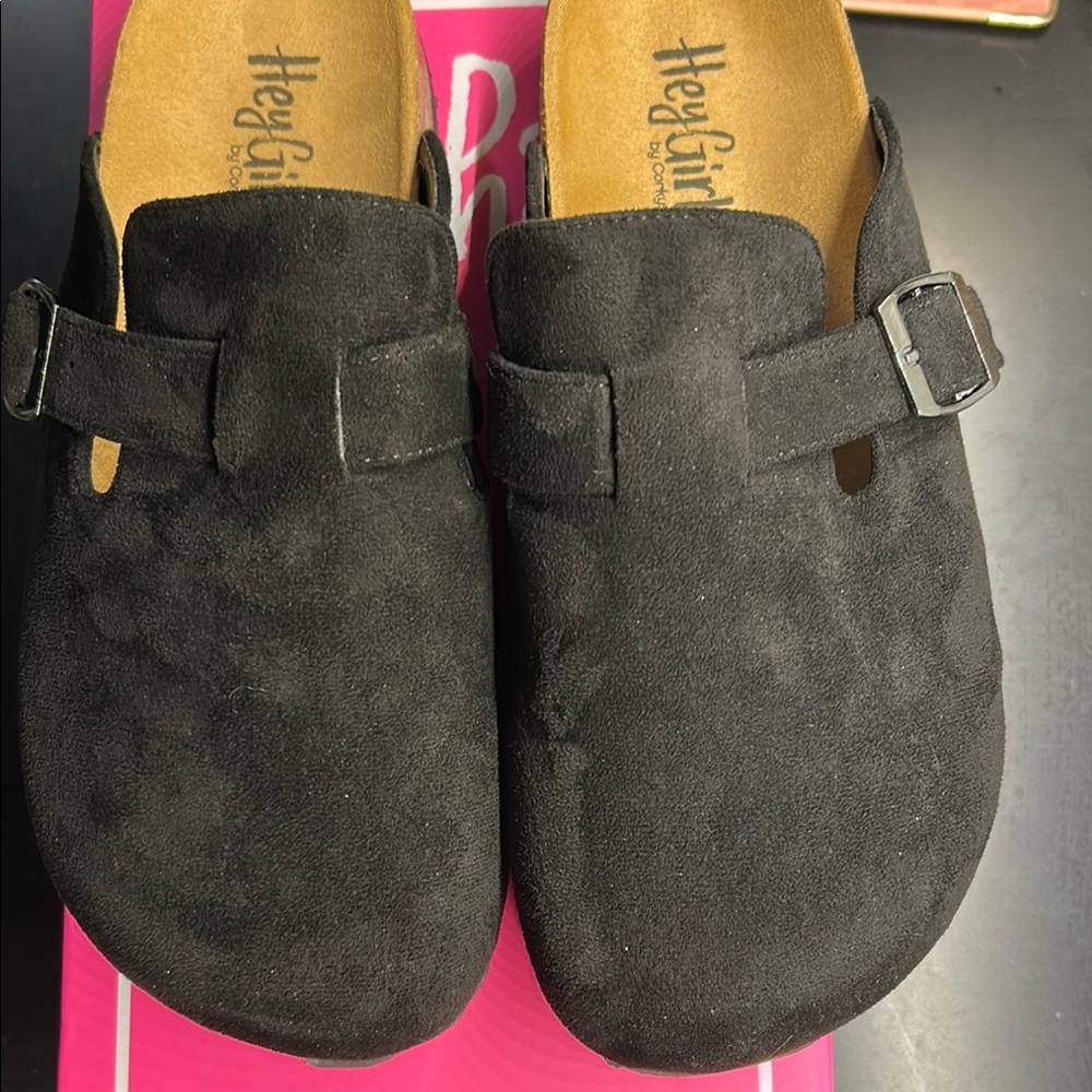 Women’s  Black Clogs